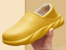 Lade das Bild in den Galerie-Viewer, EVA® - Der warme &amp; wasserabweisende Schuh für zuhause
