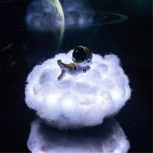 Lade das Bild in den Galerie-Viewer, AstroLampe™ - Schlaf gut, kleiner Astronaut die AstroLampe™ sorgt für friedliche Nächte
